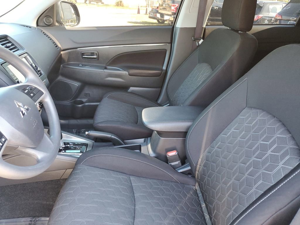 Used 2025 Mitsubishi Outlander Sport ES image 14