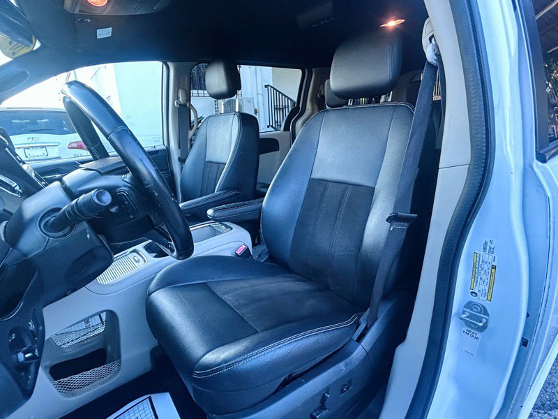 Used 2020 Dodge Grand Caravan SXT image 10