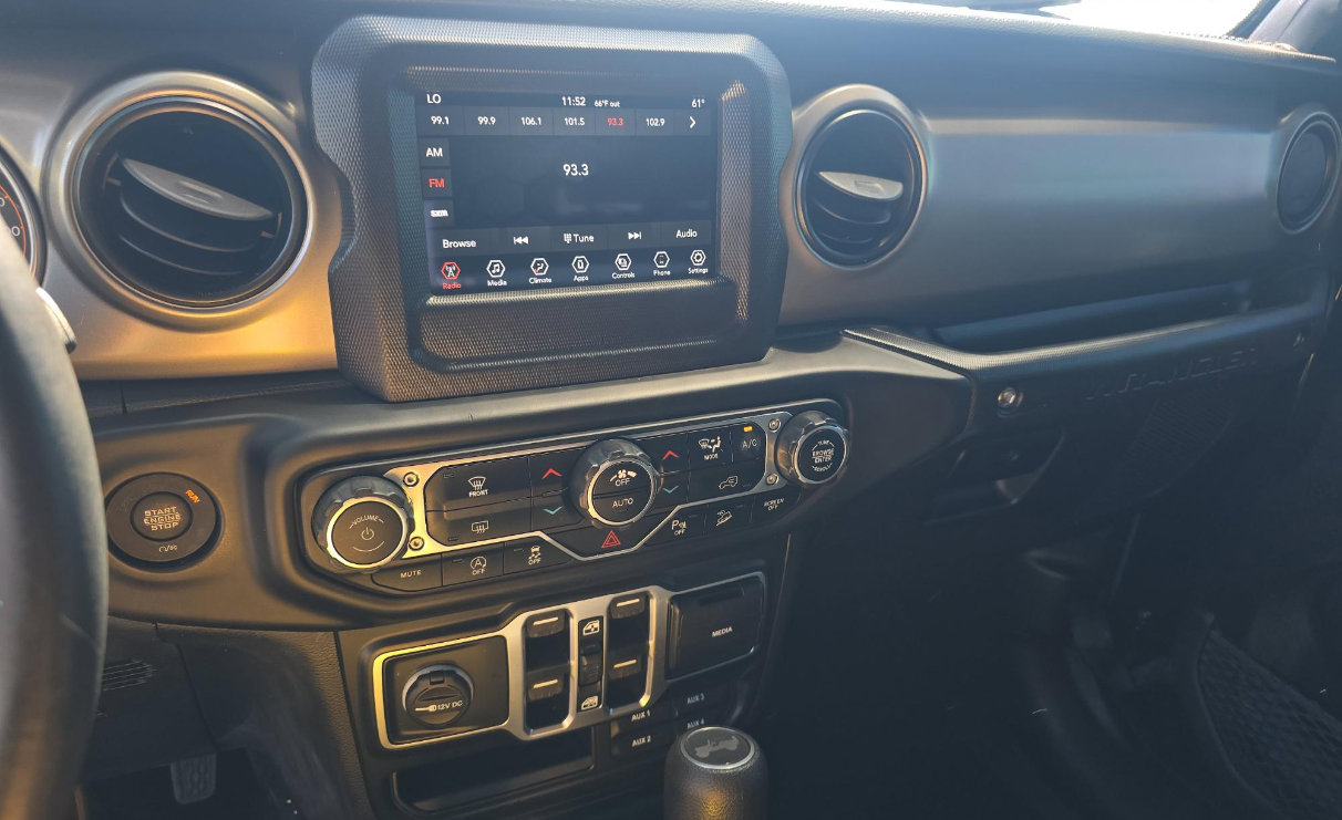 Used 2021 Jeep Wrangler Unlimited Sport image 13