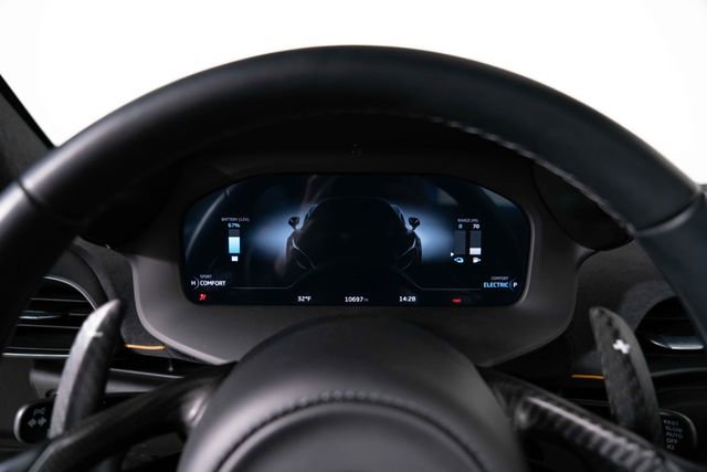 Used 2024 McLaren Artura image 21