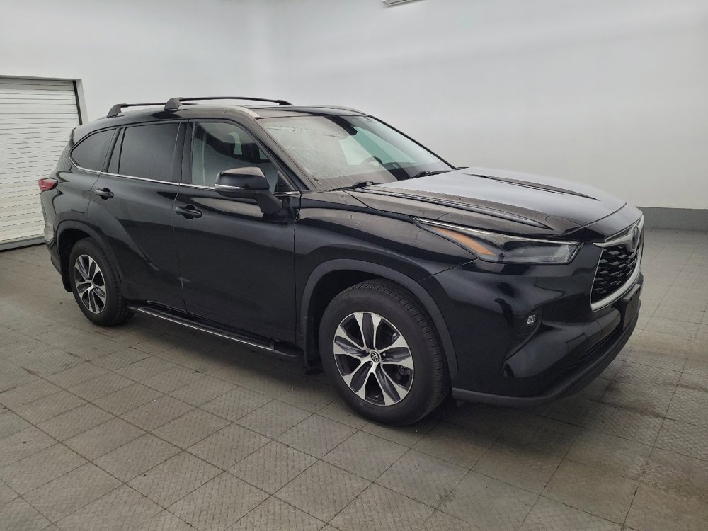 Used 2022 Toyota Highlander XLE AWD/4WD image 11