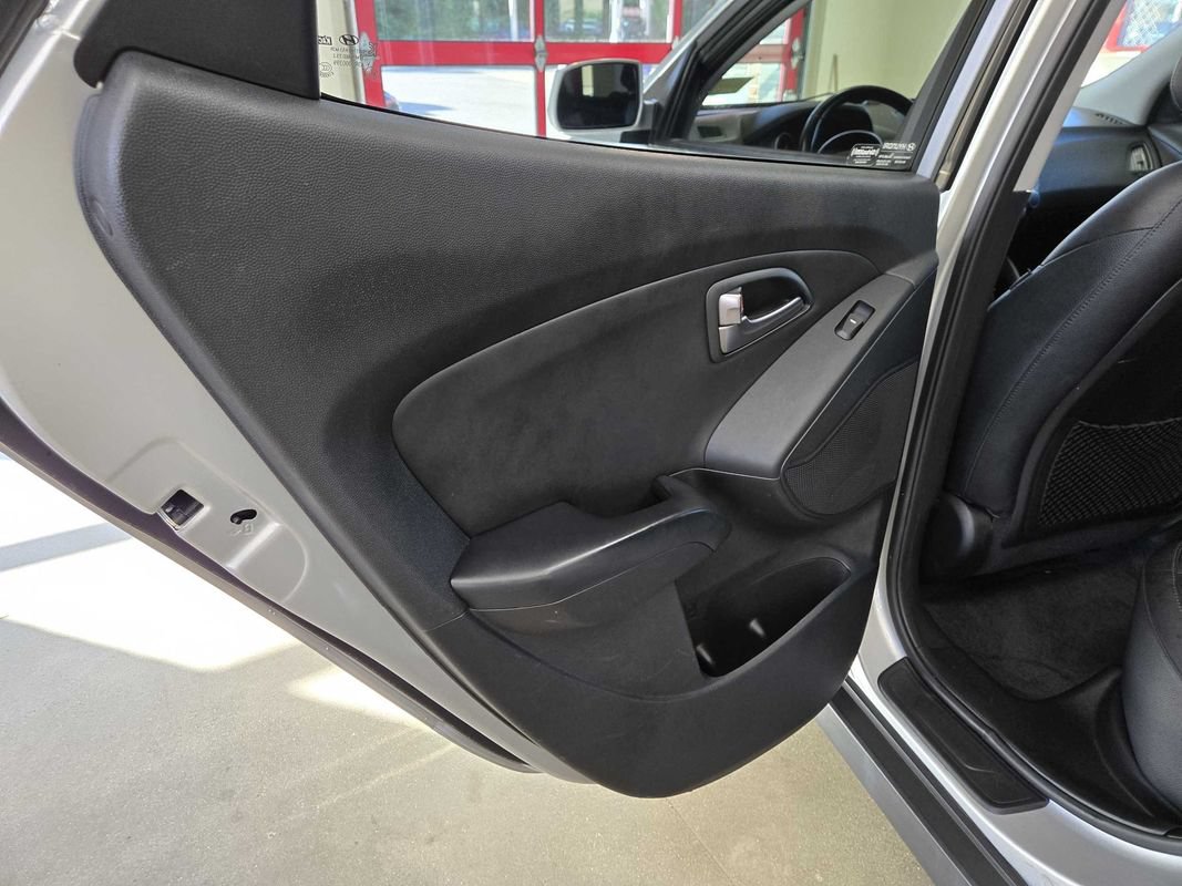 Used 2015 Hyundai Tucson SE AWD/4WD image 25