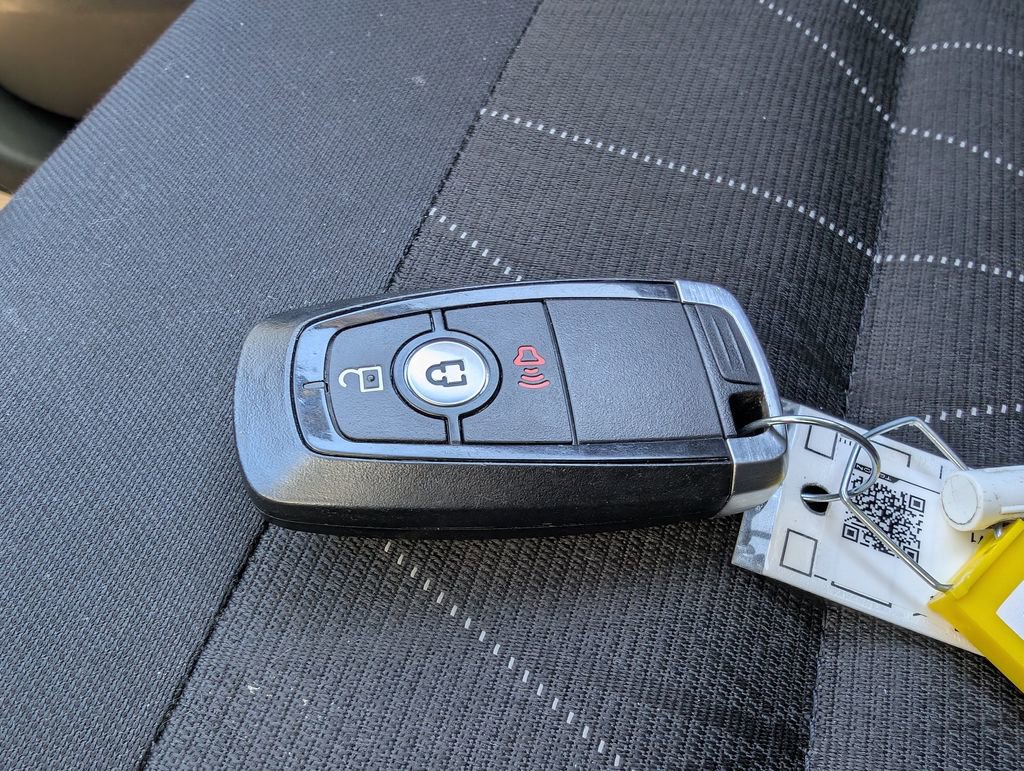 Used 2020 Ford EcoSport SE w/ SE Convenience Package image 18