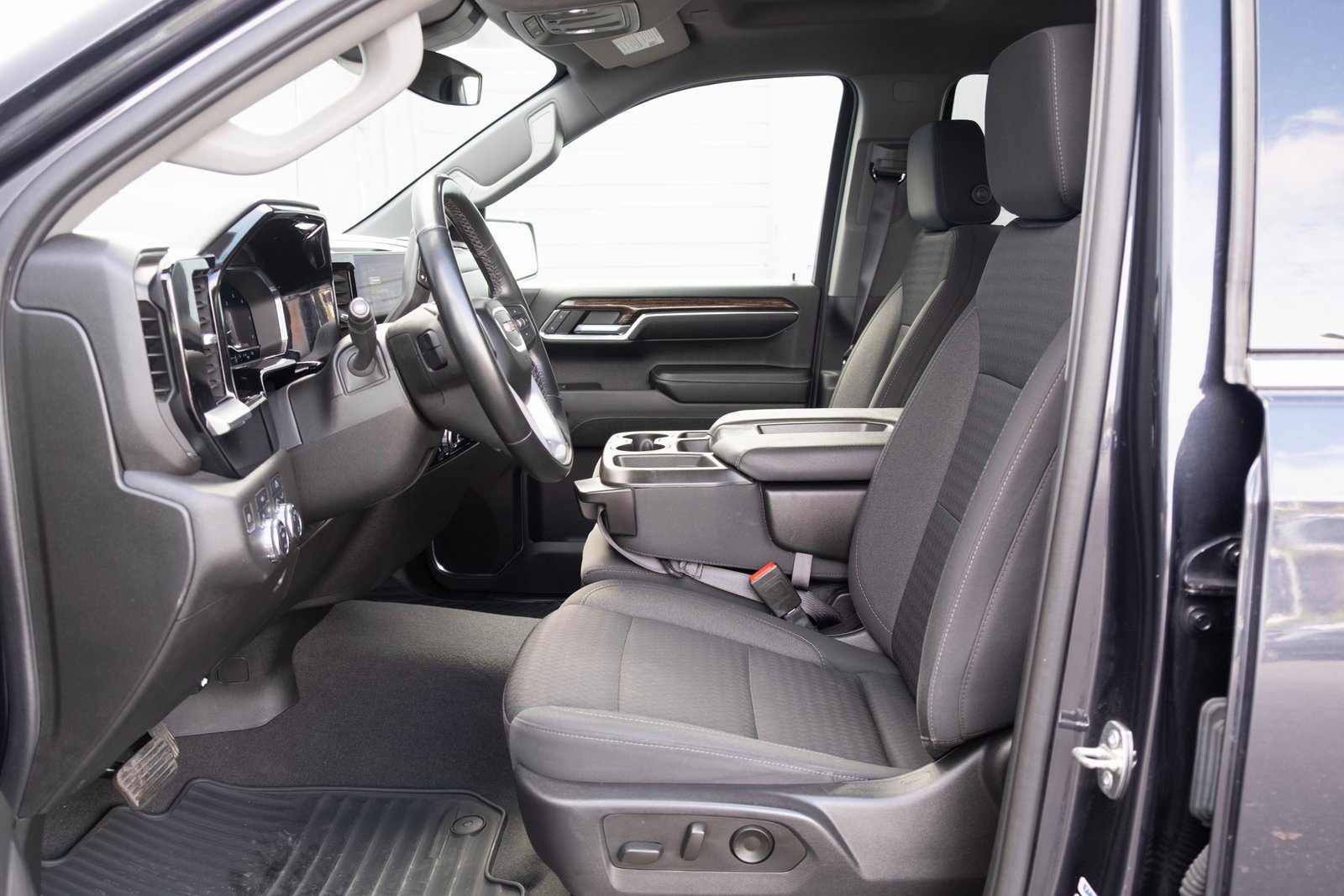 Used 2023 GMC Sierra 1500 SLE image 11