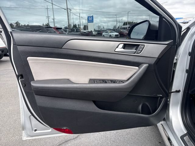 Used 2017 Hyundai Sonata Limited 2.0T FWD image 16