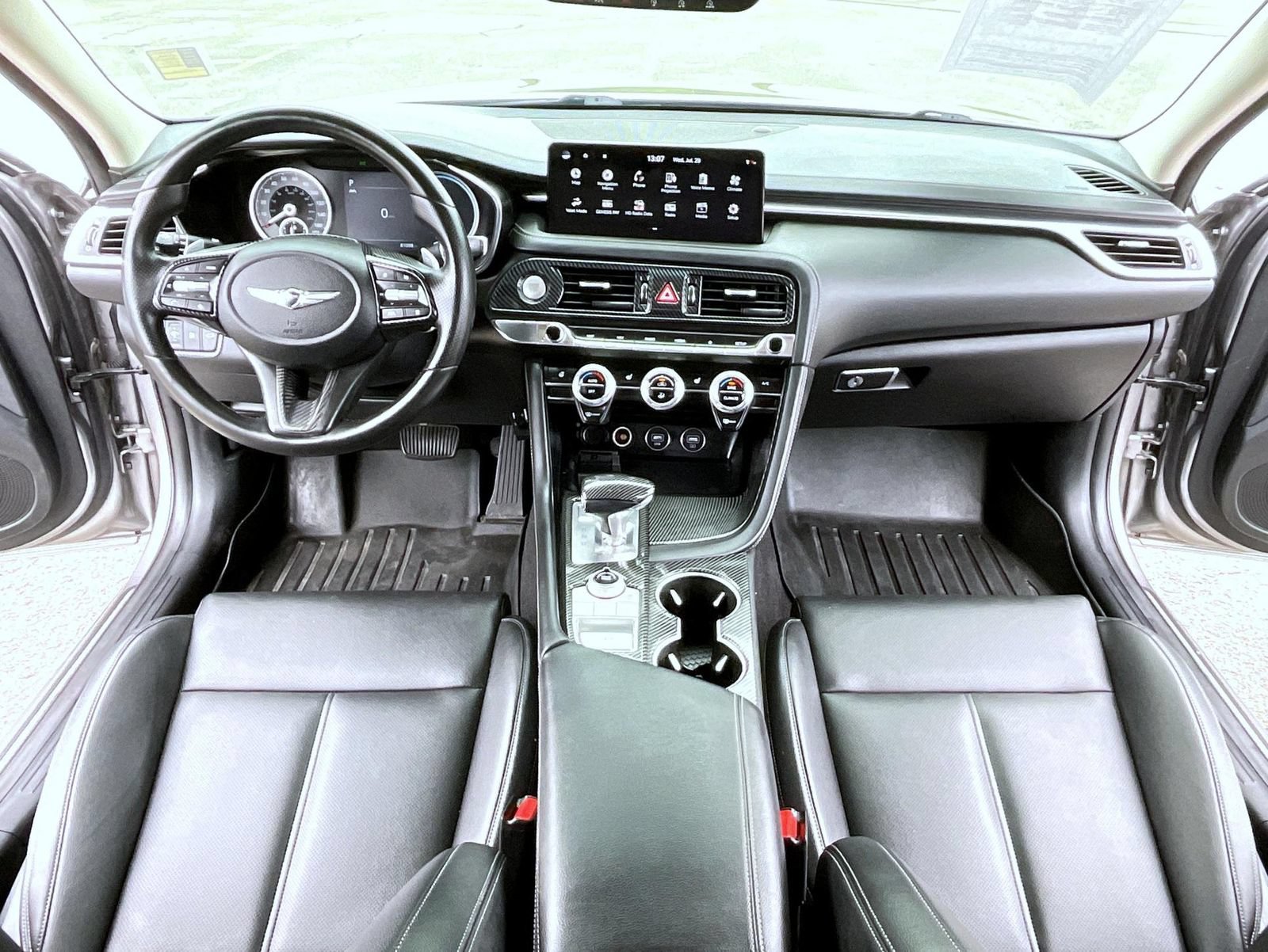 Used 2022 Genesis G70 2.0T AWD/4WD image 12