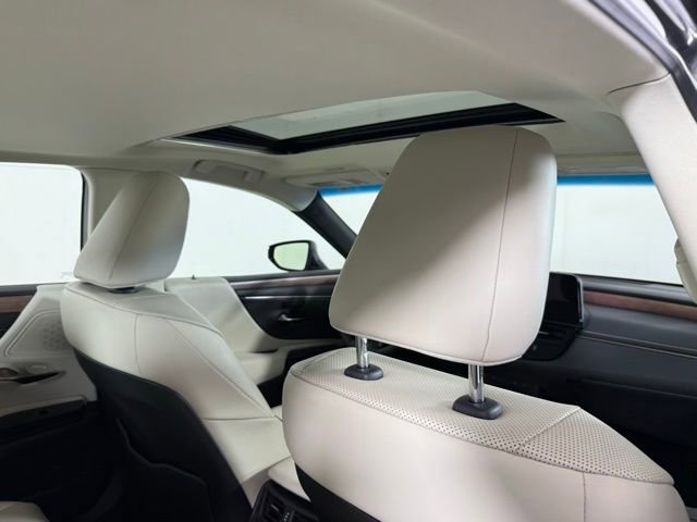 Used 2025 Lexus ES 300h w/ Premium Package image 30