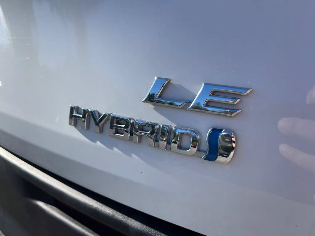 Used 2024 Toyota Sienna LE FWD image 14