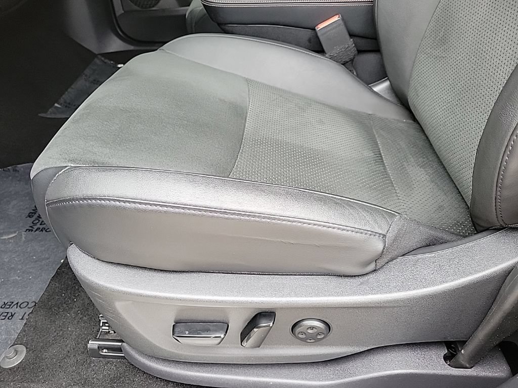 Used 2024 Nissan Ariya AWD image 11