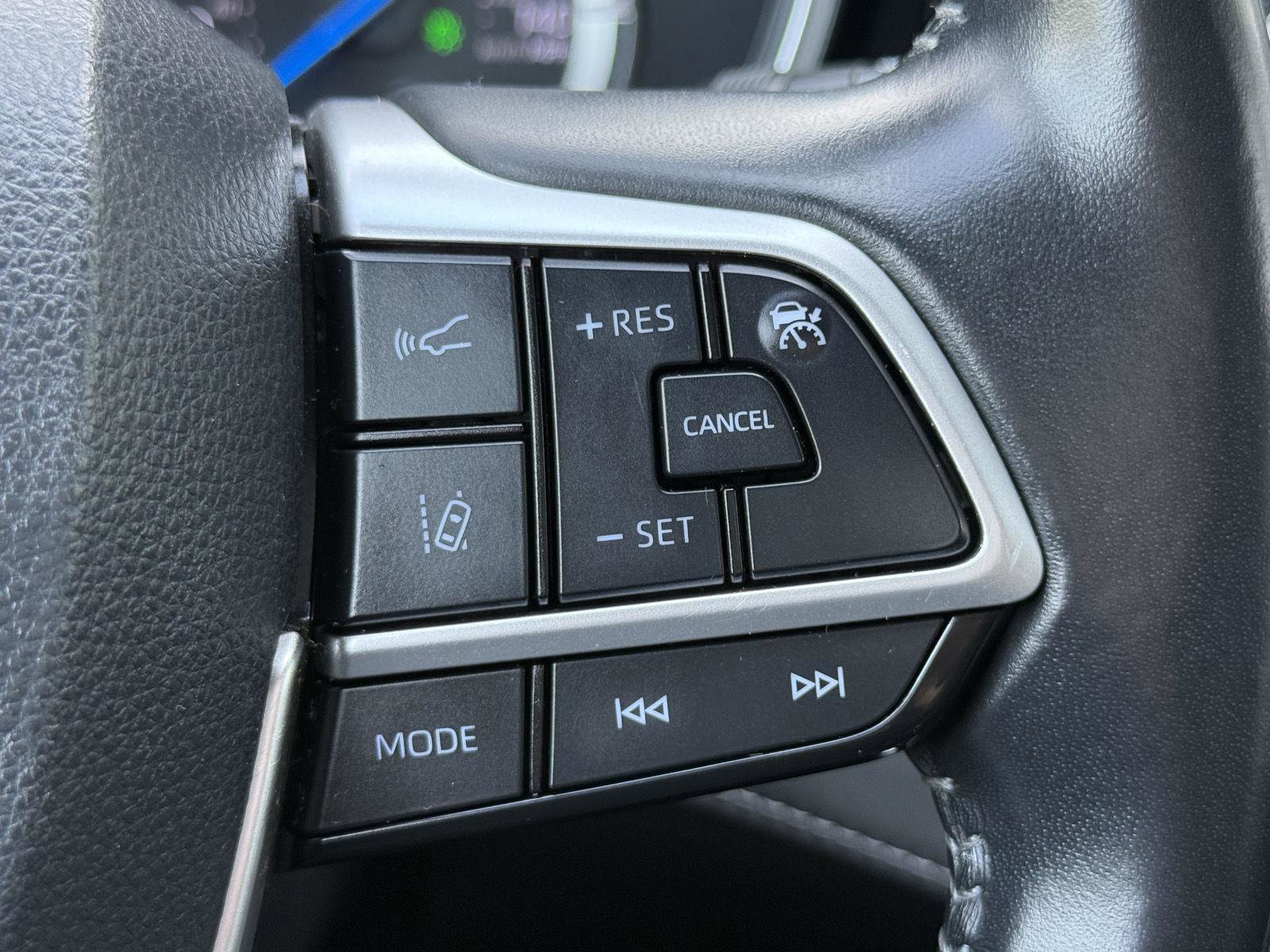 Used 2022 Toyota Highlander XLE AWD/4WD image 22