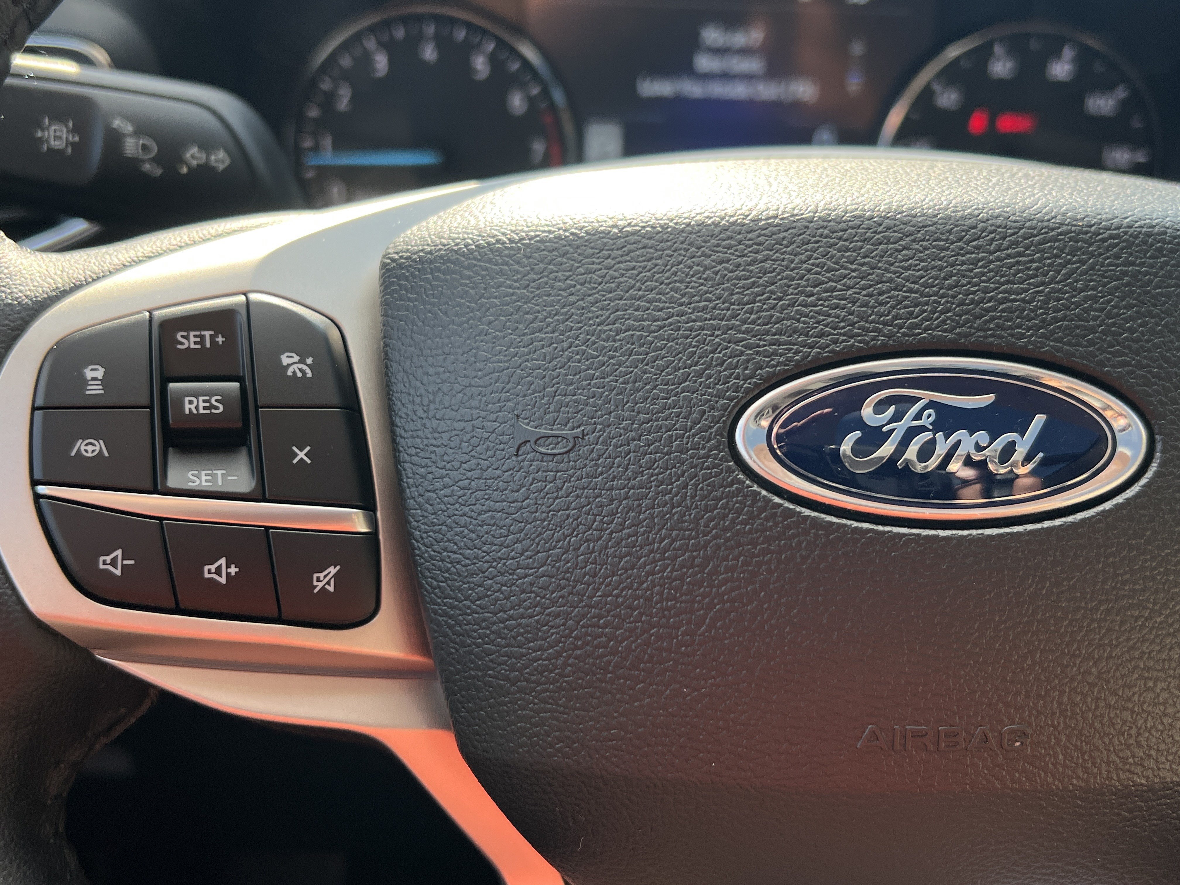 Used 2022 Ford Explorer Limited w/ Equipment Group 301A RWD image 31