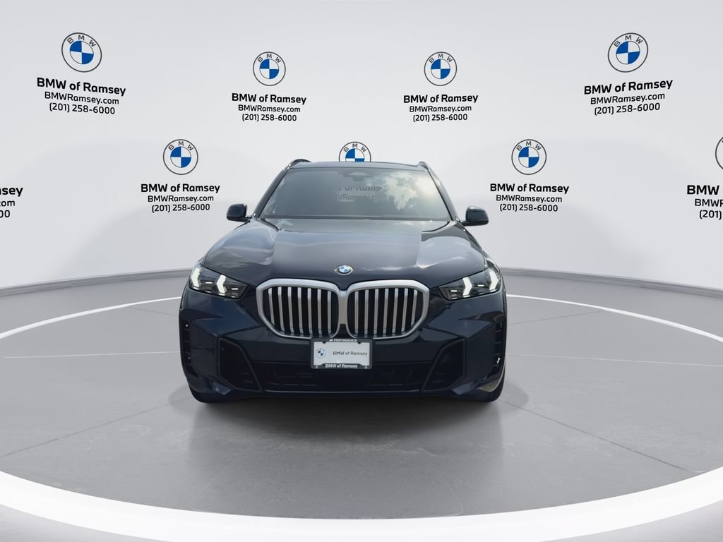 Used 2024 BMW X5 xDrive40i w/ M Sport Package AWD/4WD image 3