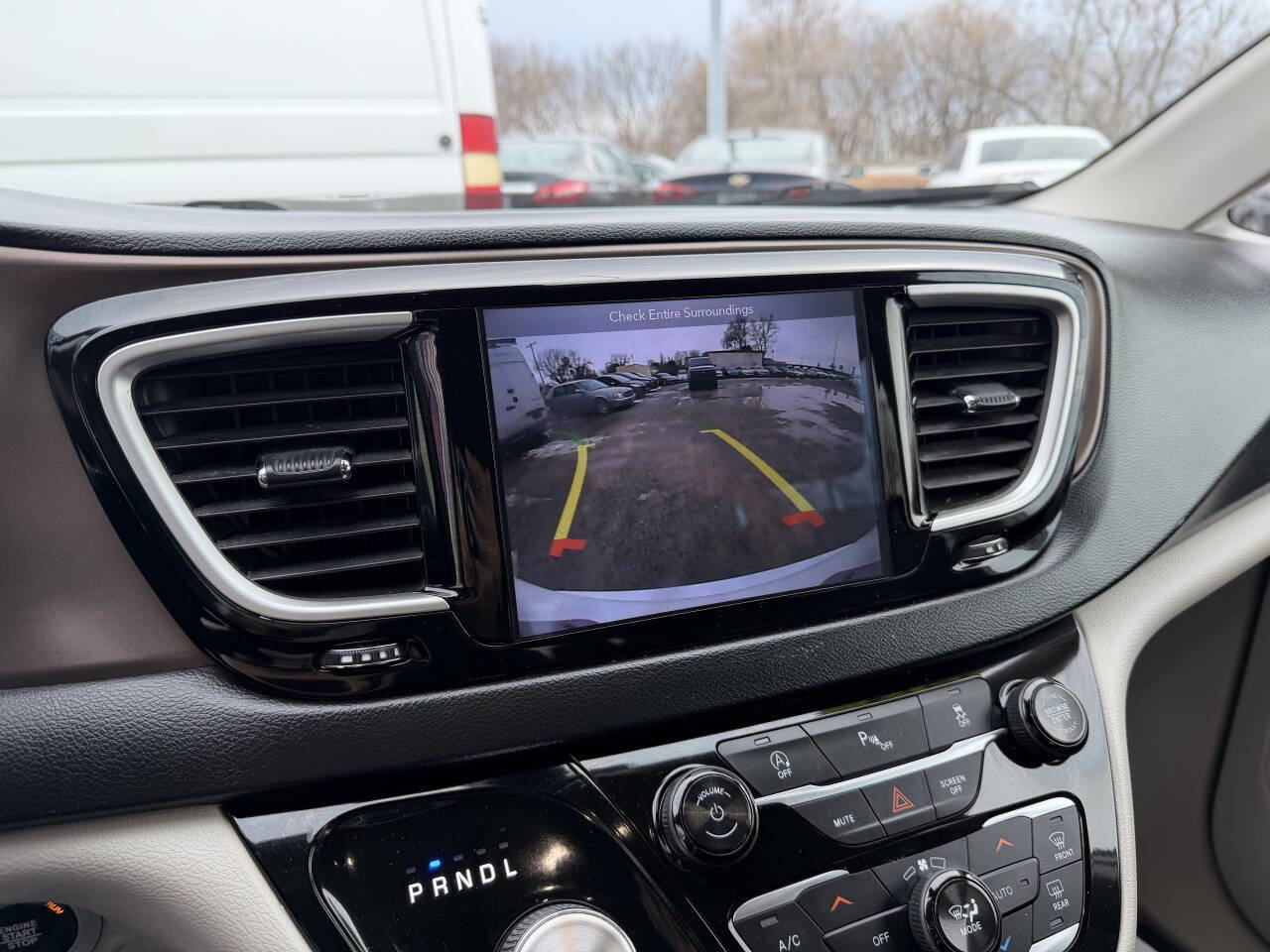 Used 2018 Chrysler Pacifica Touring-L w/ Tire & Wheel Group image 14