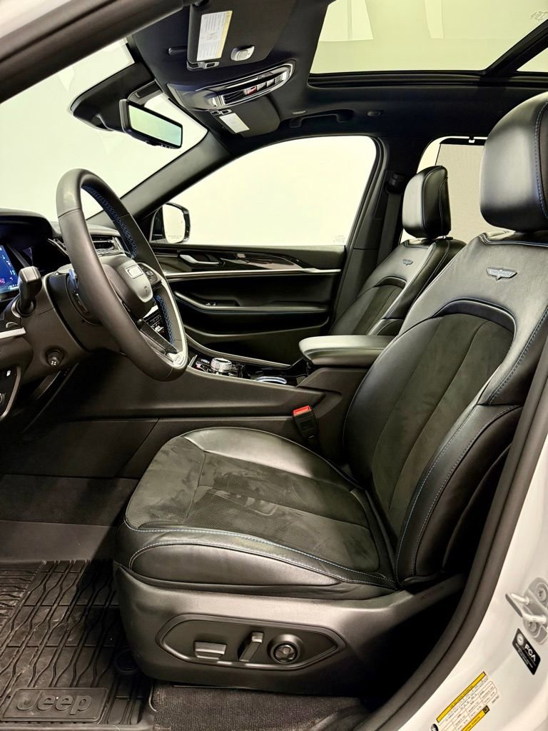 Used 2023 Jeep Grand Cherokee Trailhawk w/ Advanced Protech Group II image 18