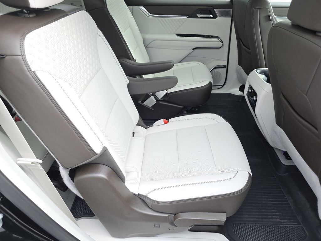 Used 2024 GMC Acadia Denali w/ Super Cruise Package image 24