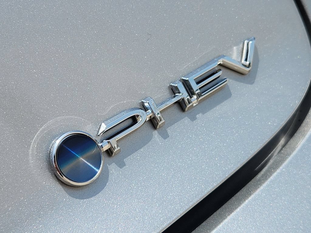 Used 2025 Toyota Prius Plug-In Hybrid FWD image 12