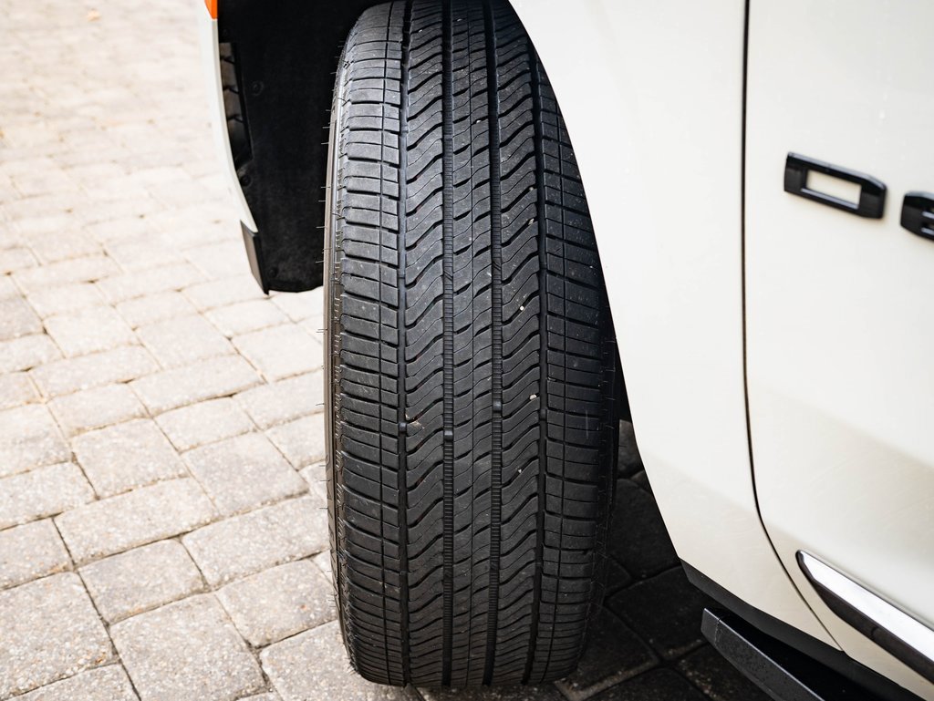 Used 2024 GMC Yukon Denali Ultimate image 42