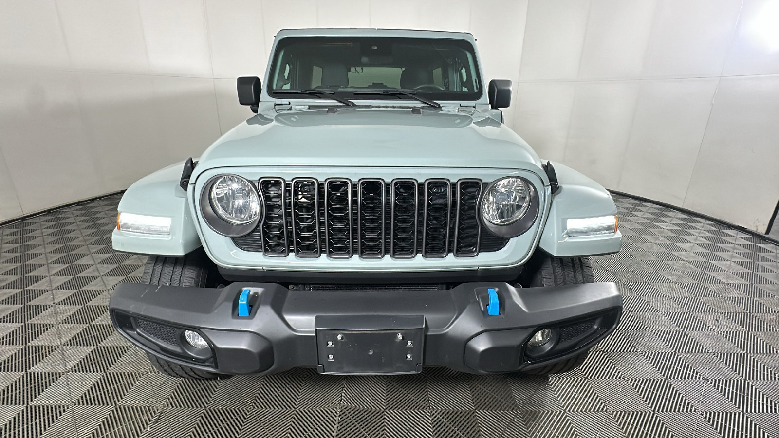 Used 2024 Jeep Wrangler Unlimited w/ Convenience Group AWD/4WD image 9