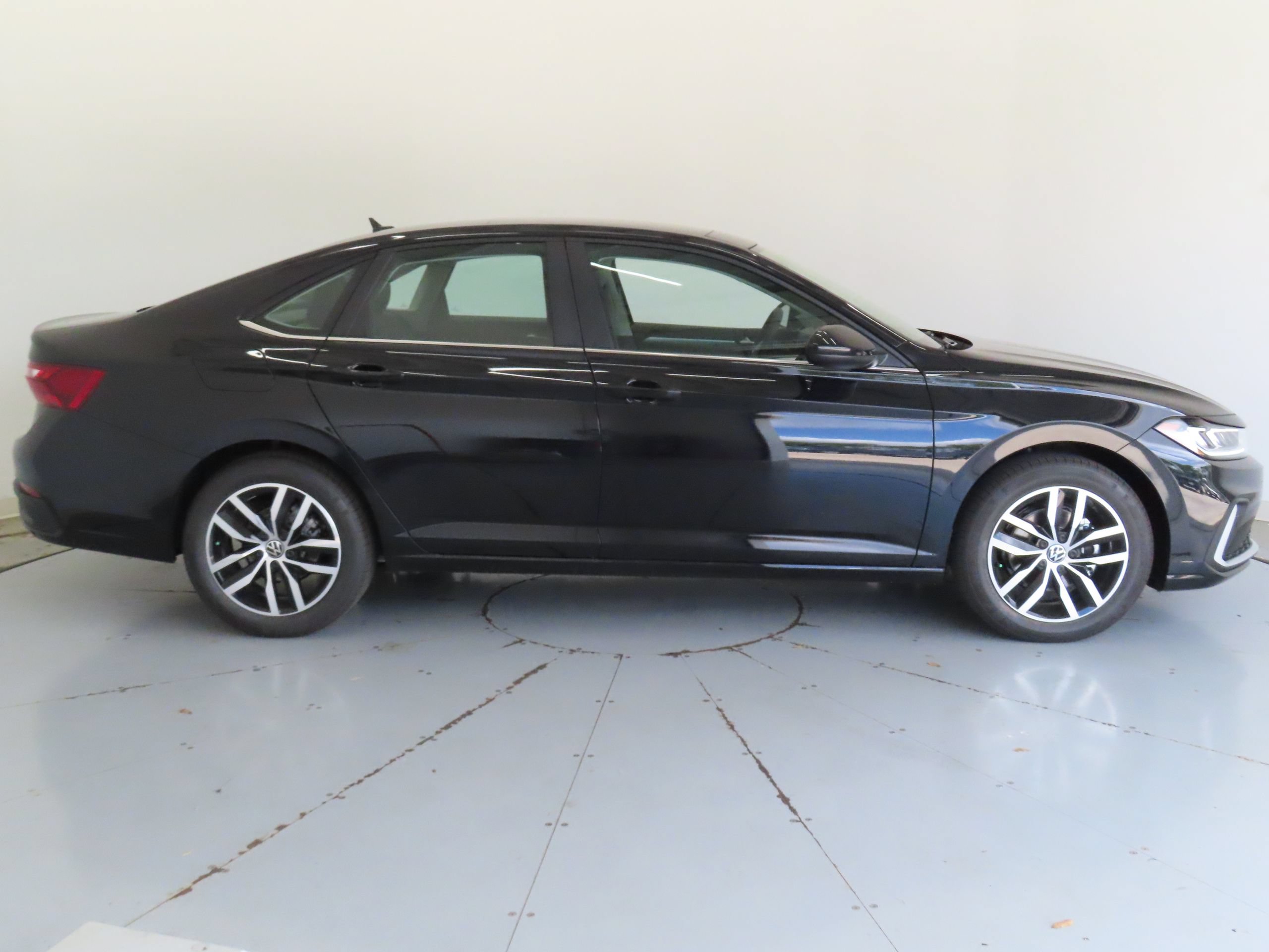 New 2026 Volkswagen Jetta SE FWD image 2