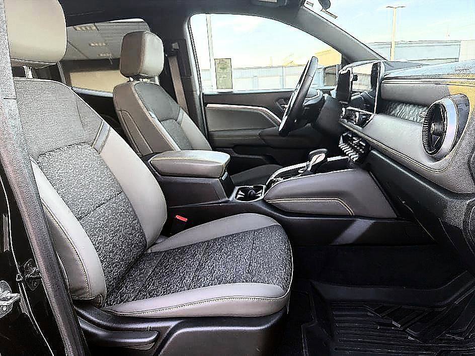 Used 2024 Chevrolet Colorado ZR2 w/ Technology Package image 21