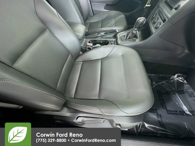 Used 2015 Volkswagen Golf S image 25