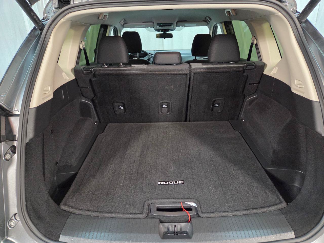 Used 2025 Nissan Rogue SV AWD/4WD image 7