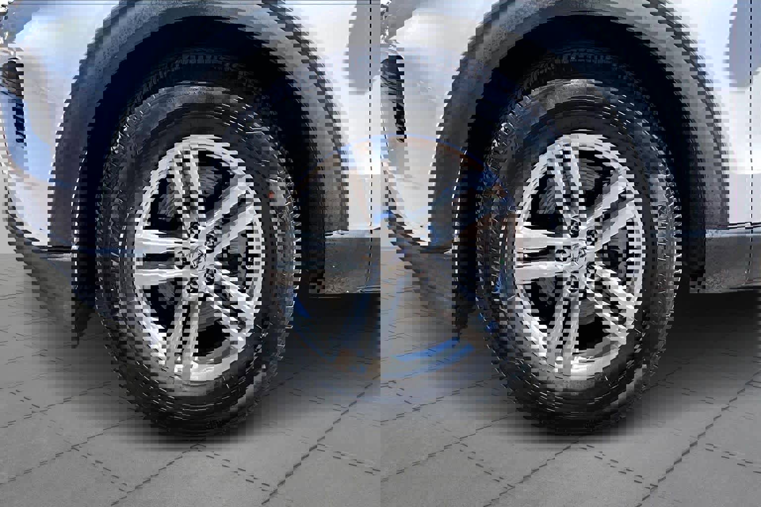 Used 2023 Ford Explorer XLT image 11