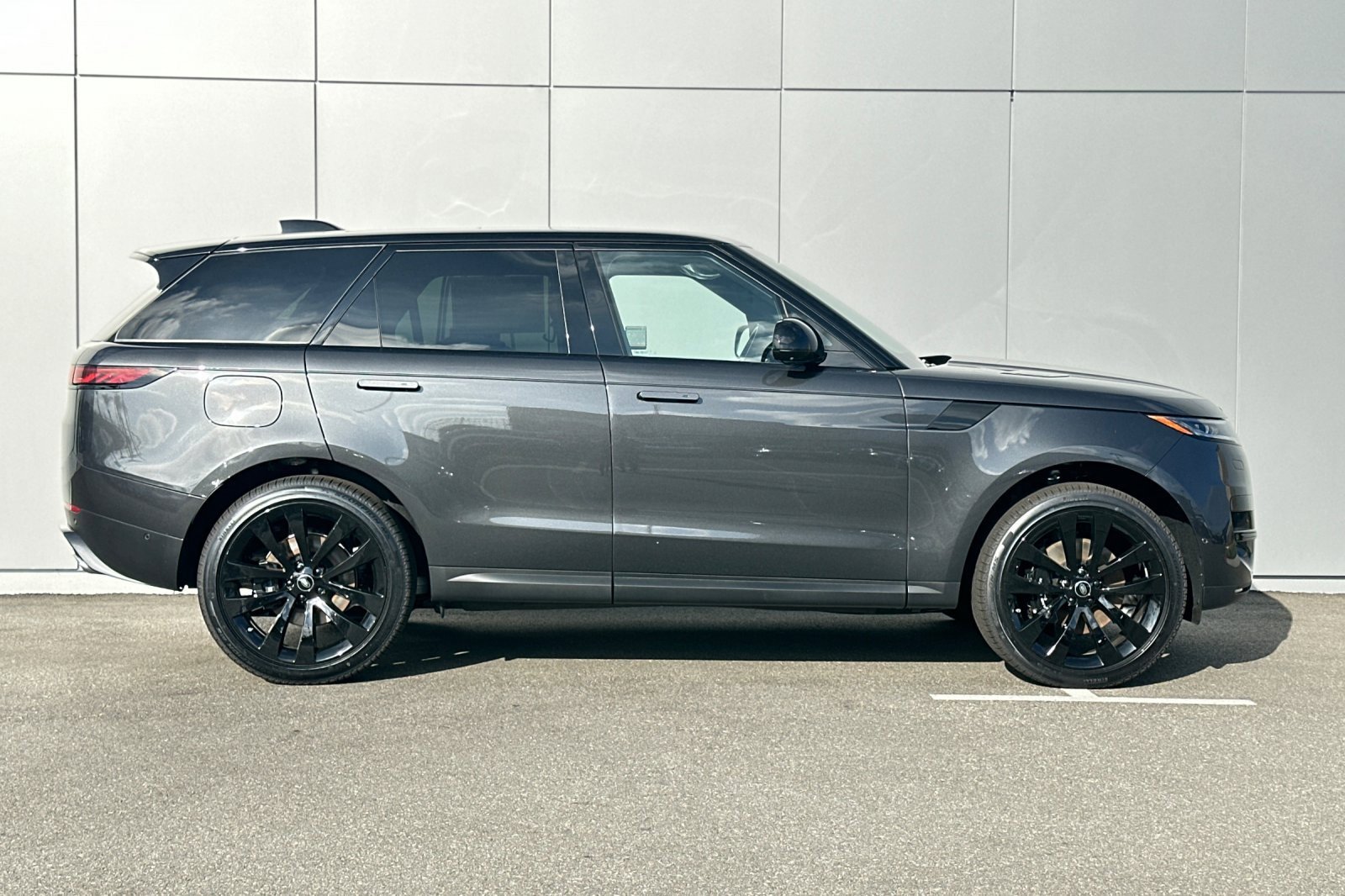 New 2026 Land Rover Range Rover Velar Dynamic SE image 6