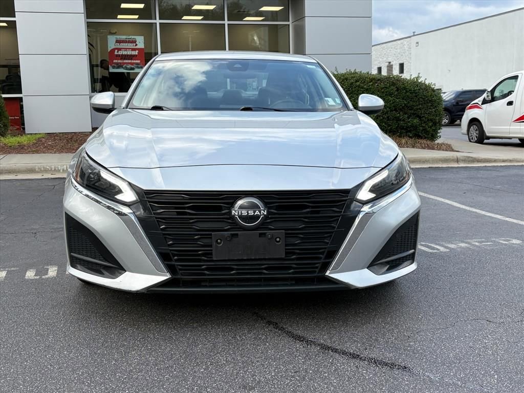 Used 2023 Nissan Altima 2.5 SV image 4
