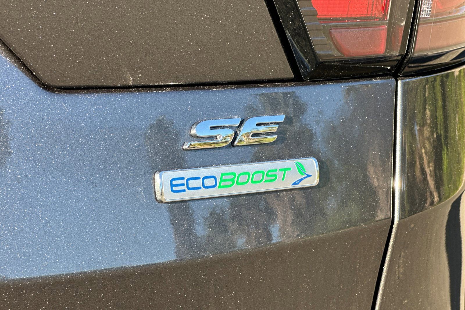 Used 2018 Ford Escape SE w/ SE Sport Appearance Package image 24