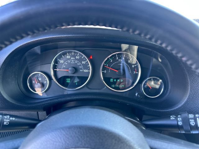 Used 2018 Jeep Wrangler Unlimited Sahara w/ Connectivity Group AWD/4WD image 19