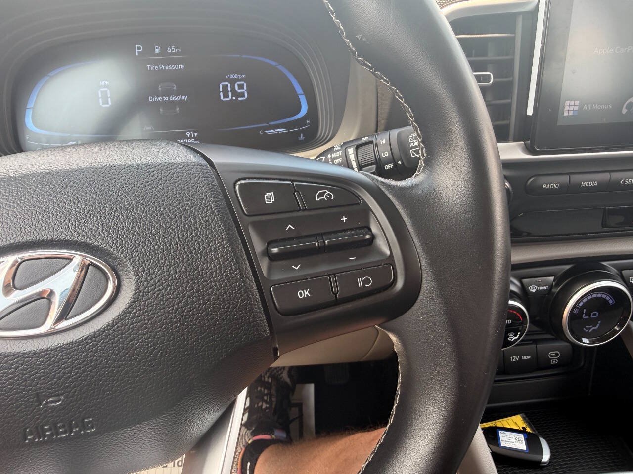 Used 2025 Hyundai Venue SEL FWD image 43
