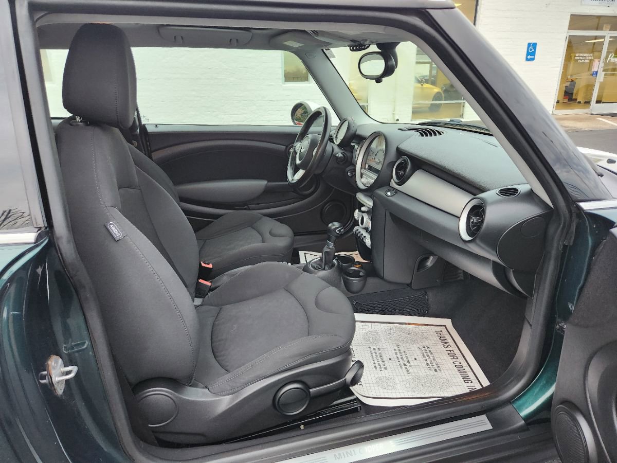 Used 2010 MINI Cooper Hardtop image 10