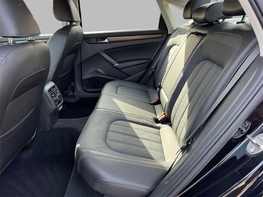 Used 2020 Volkswagen Passat 2.0T SEL image 18
