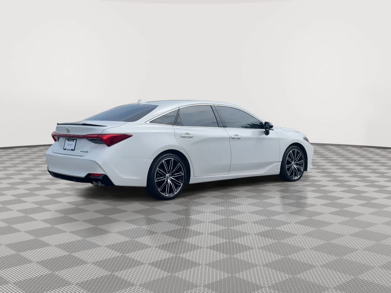 Used 2019 Toyota Avalon Touring FWD image 8