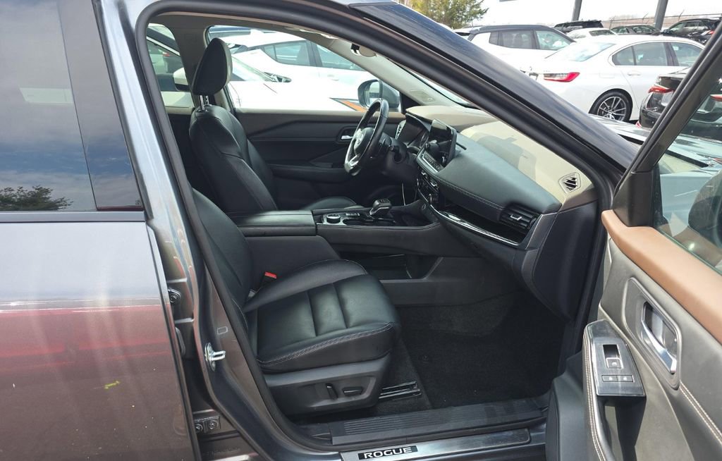 Used 2023 Nissan Rogue SL w/ SL Premium Package image 37
