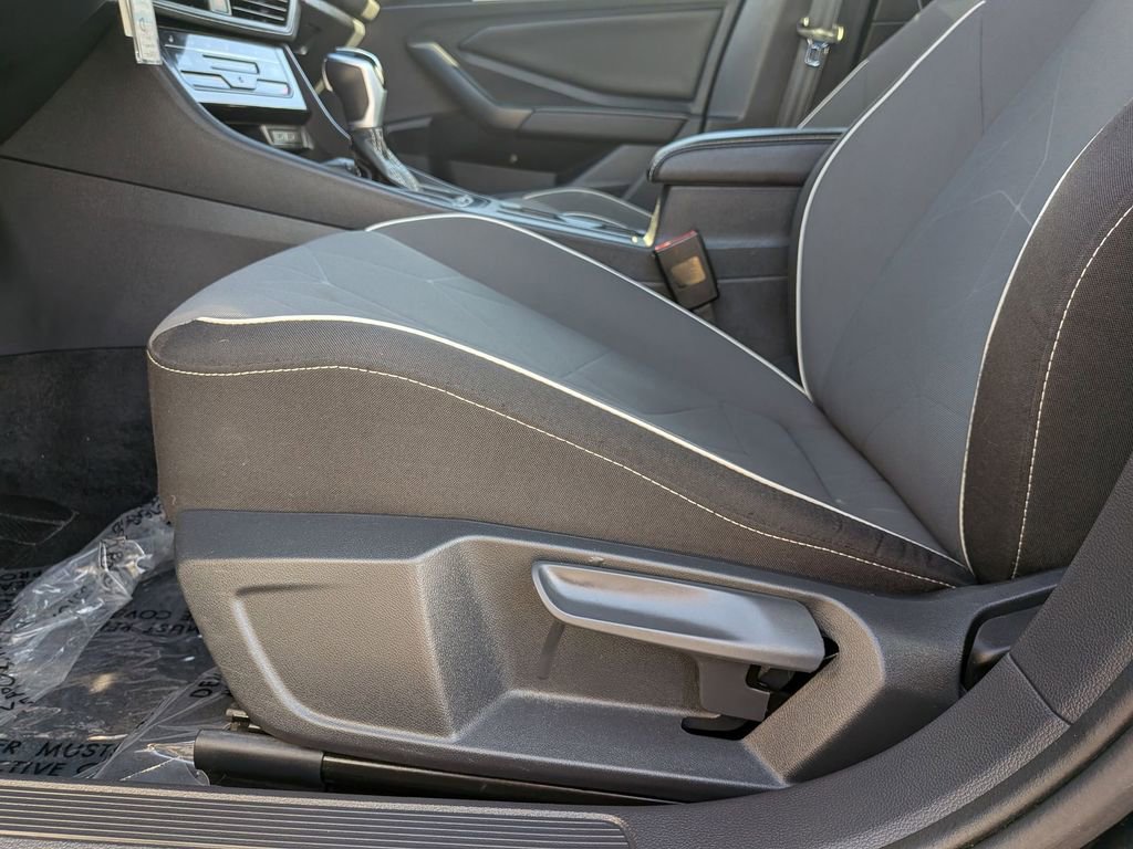 Used 2025 Volkswagen Jetta Sport image 16