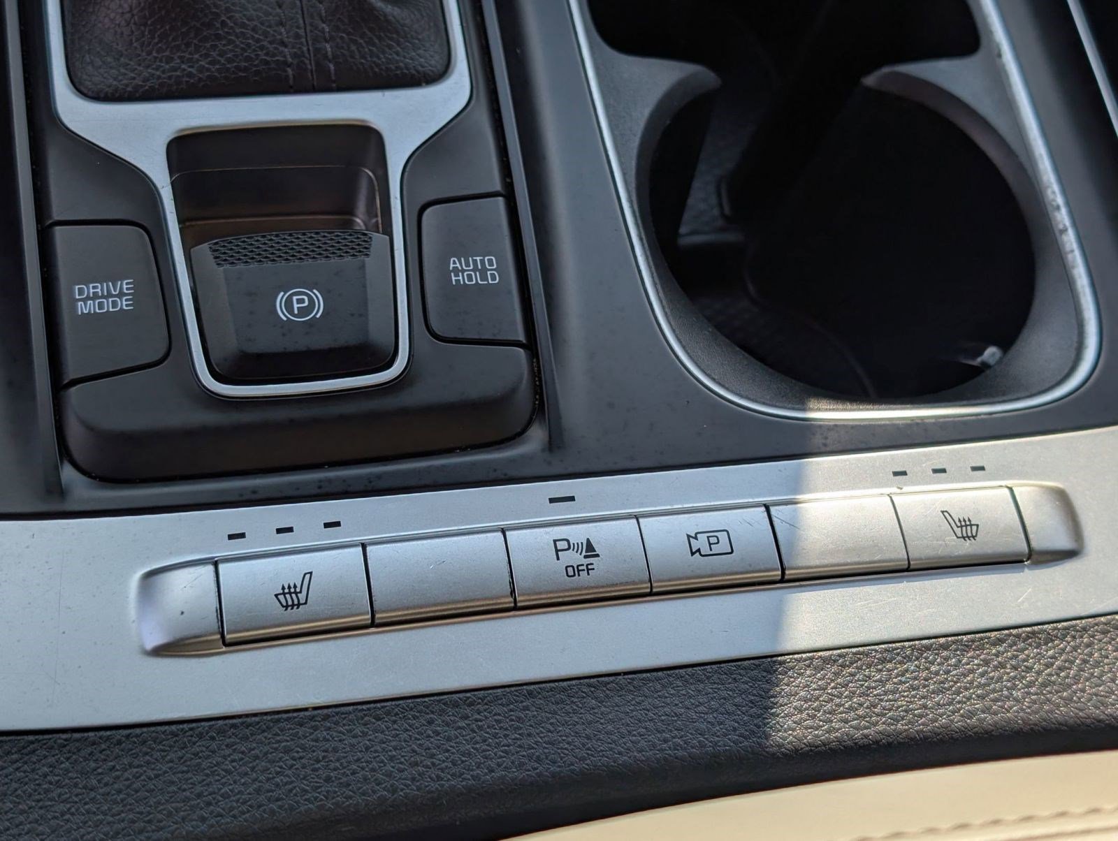 Used 2024 Kia Carnival LX image 27