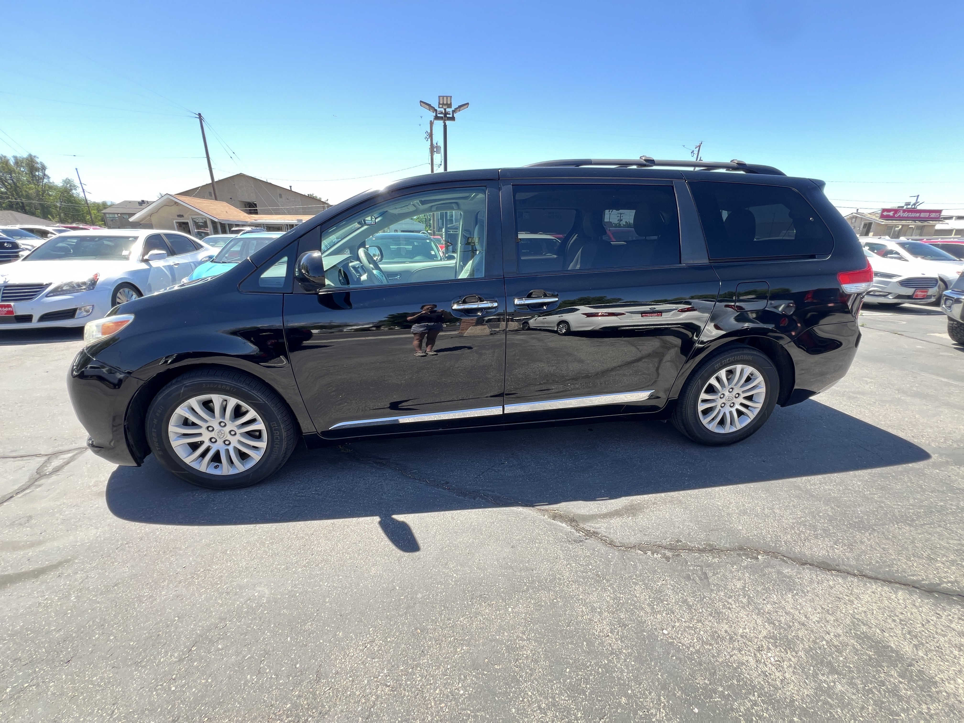 Used 2012 Toyota Sienna XLE w/ Premium Pkg FWD image 5