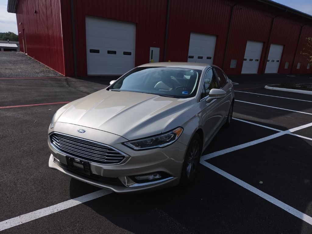 Used 2017 Ford Fusion SE FWD image 2
