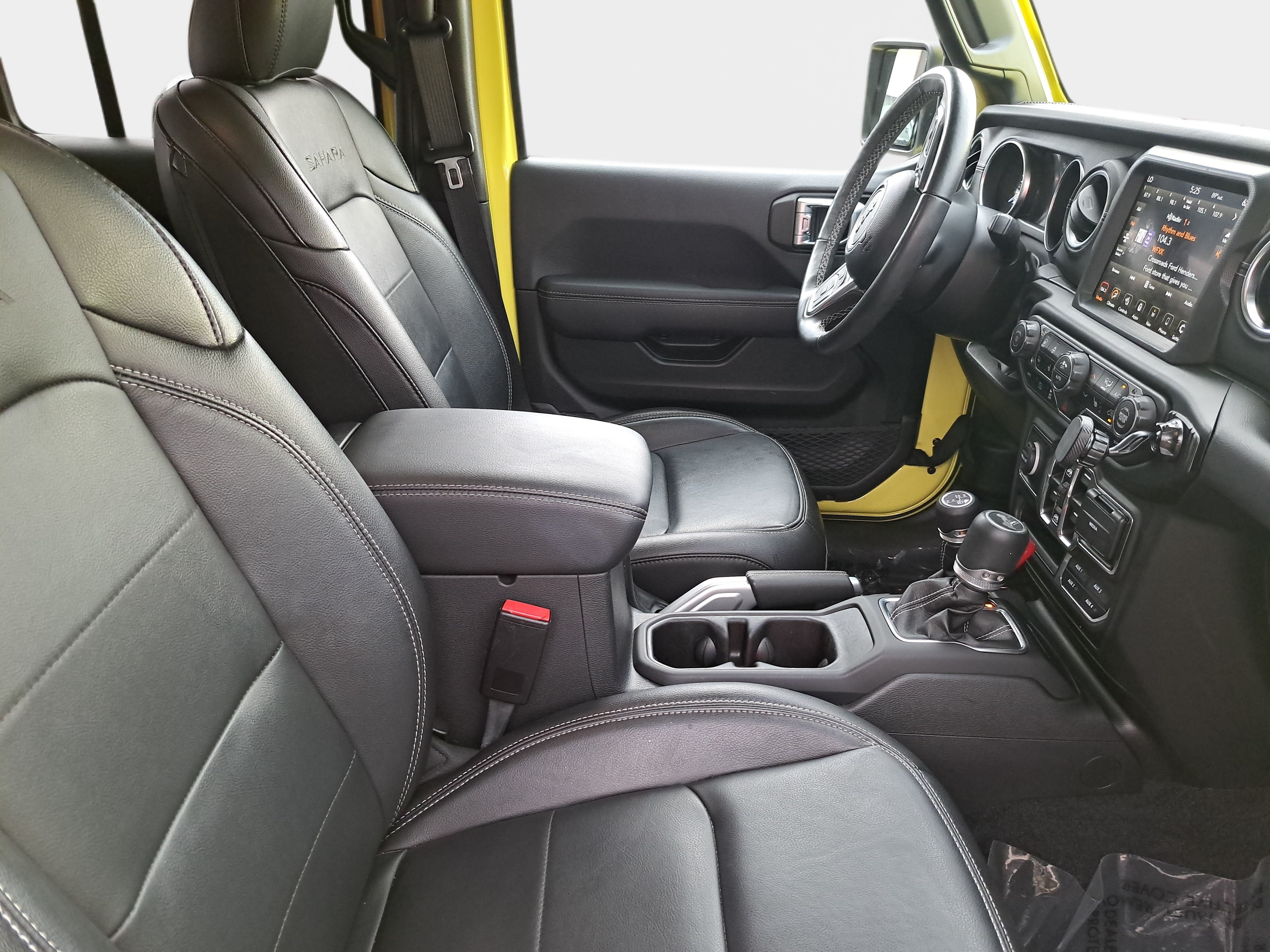 Used 2022 Jeep Wrangler Unlimited Sahara w/ Cold Weather Group AWD/4WD image 10
