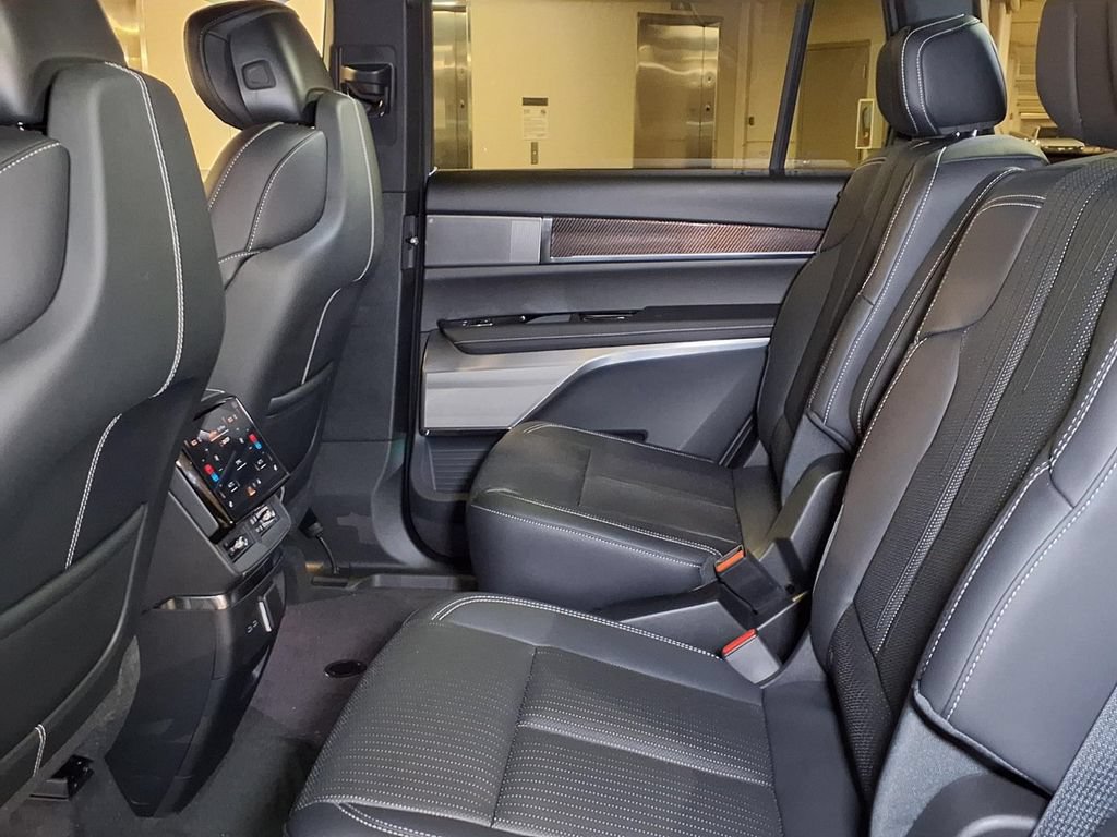New 2027 Cadillac Vistiq Sport AWD/4WD image 12