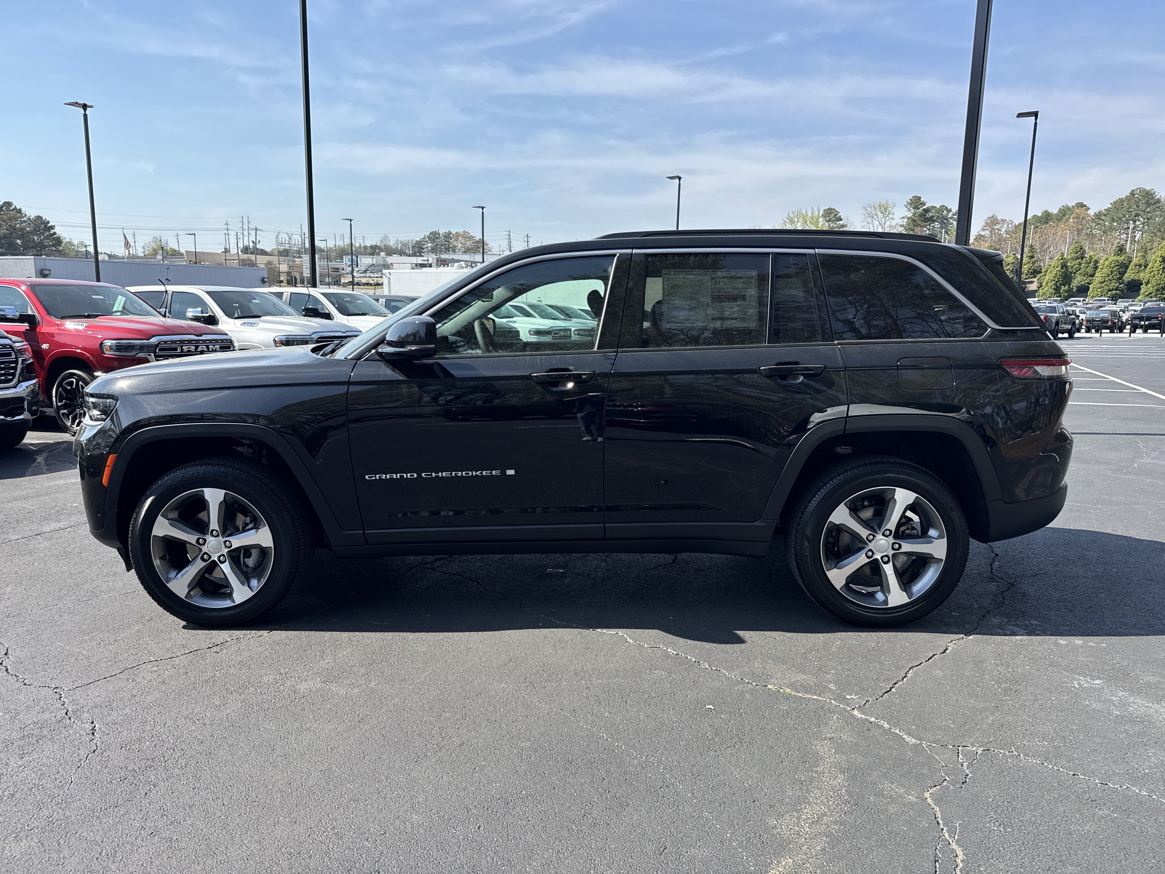 New 2026 Jeep Grand Cherokee Limited w/ Luxury Tech Group II image 4