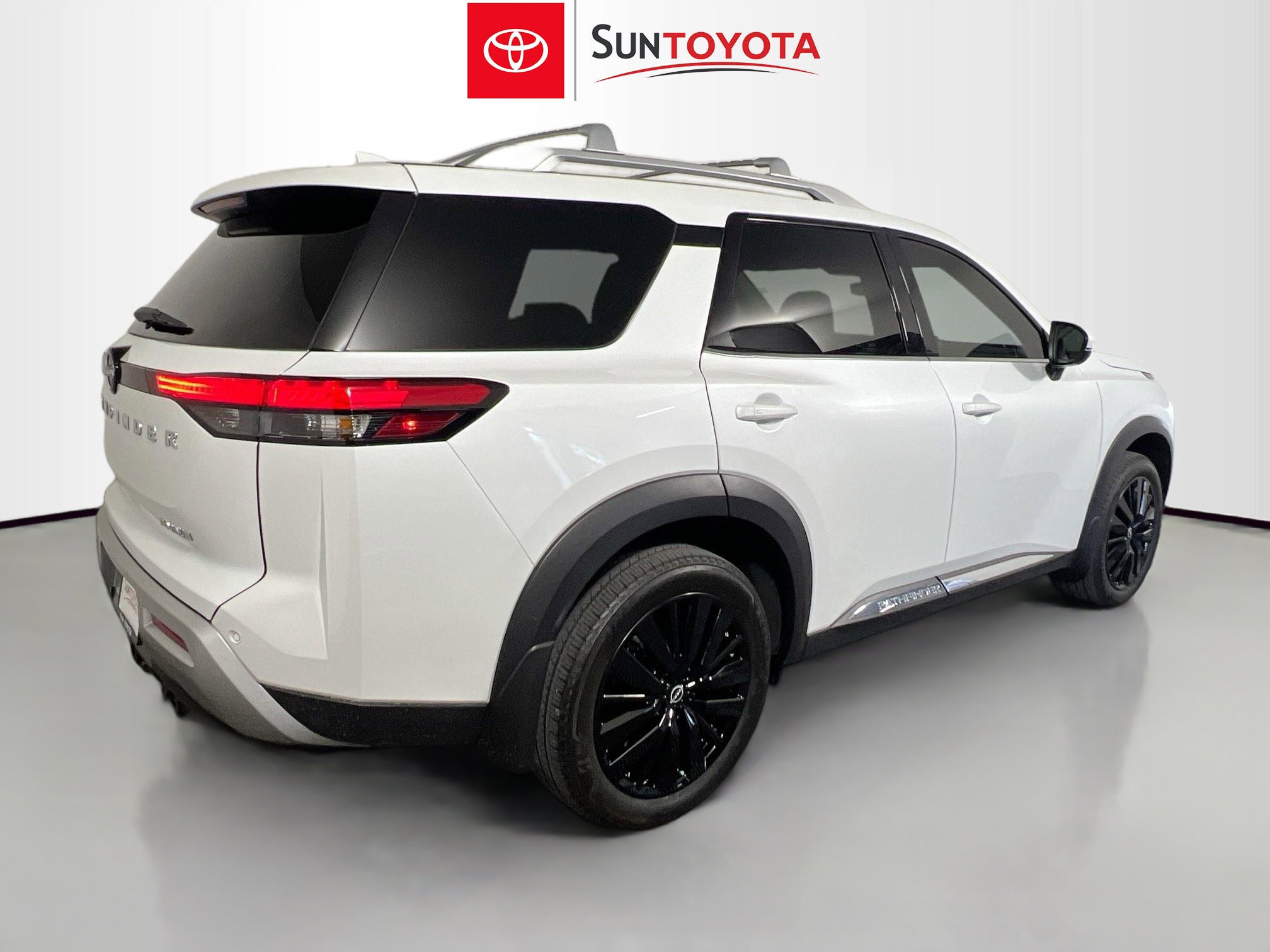 Used 2025 Nissan Pathfinder Platinum w/ Cargo Package FWD image 4