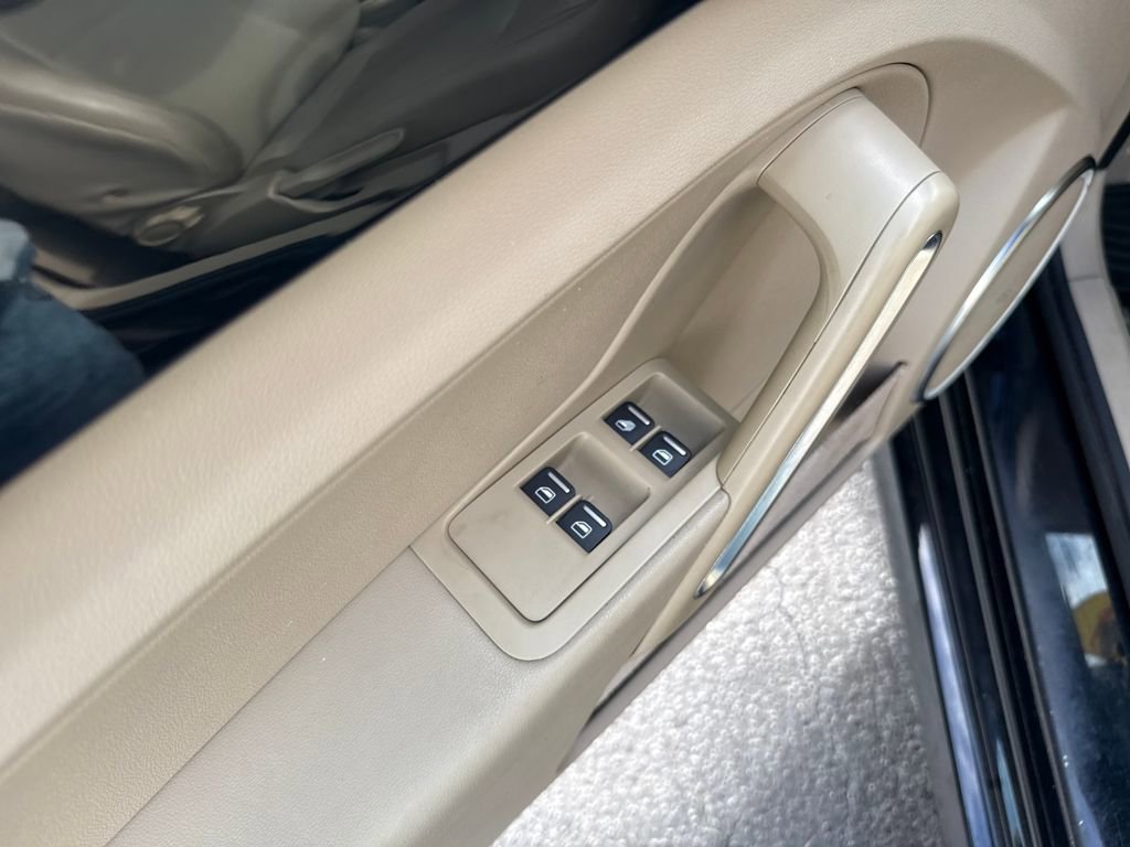 Used 2014 Volkswagen Beetle TDI image 12