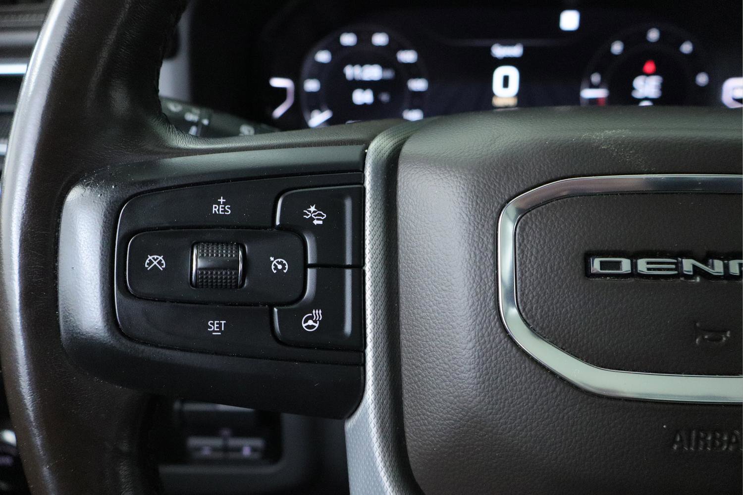 Certified 2022 GMC Yukon XL Denali w/ Denali Premium Package AWD/4WD image 19