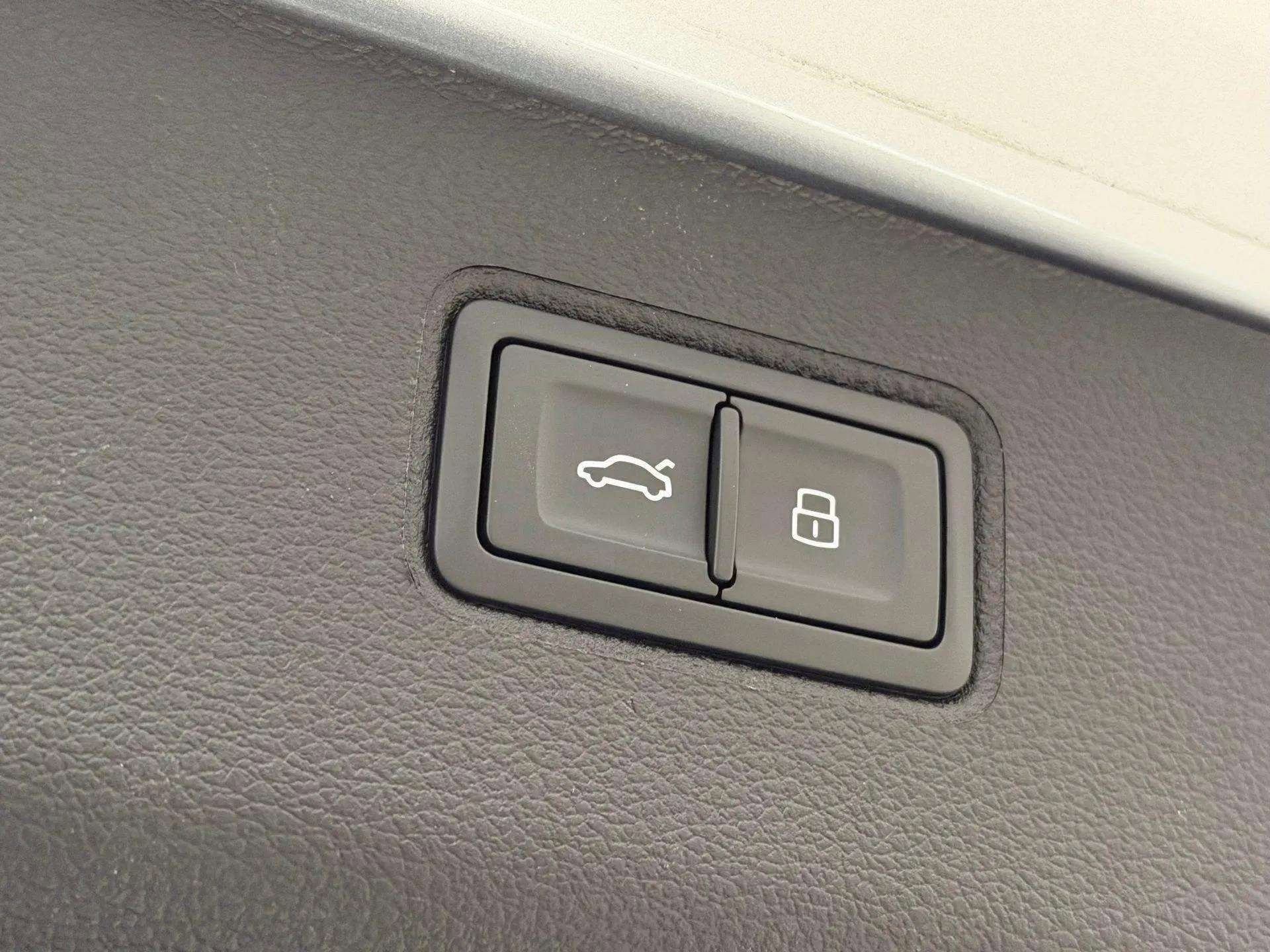 Used 2024 Bentley Bentayga Extended Wheelbase image 52