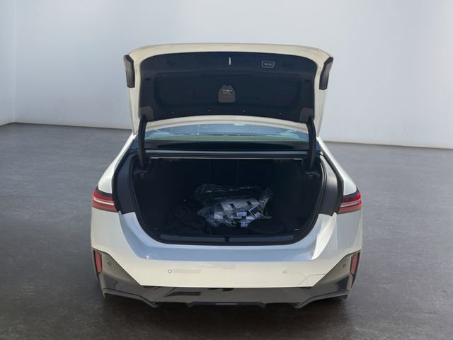 New 2026 BMW 550e xDrive image 17