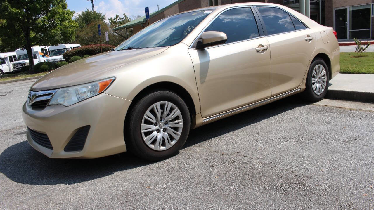 Used 2012 Toyota Camry LE image 1