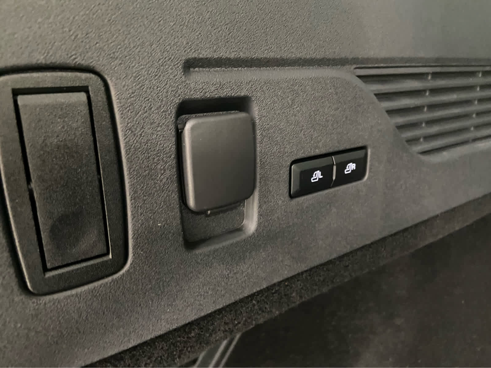 Used 2024 Lincoln Nautilus Reserve w/ Equipment Group 202A image 11